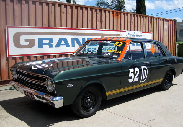 1967_ford_falcon_side